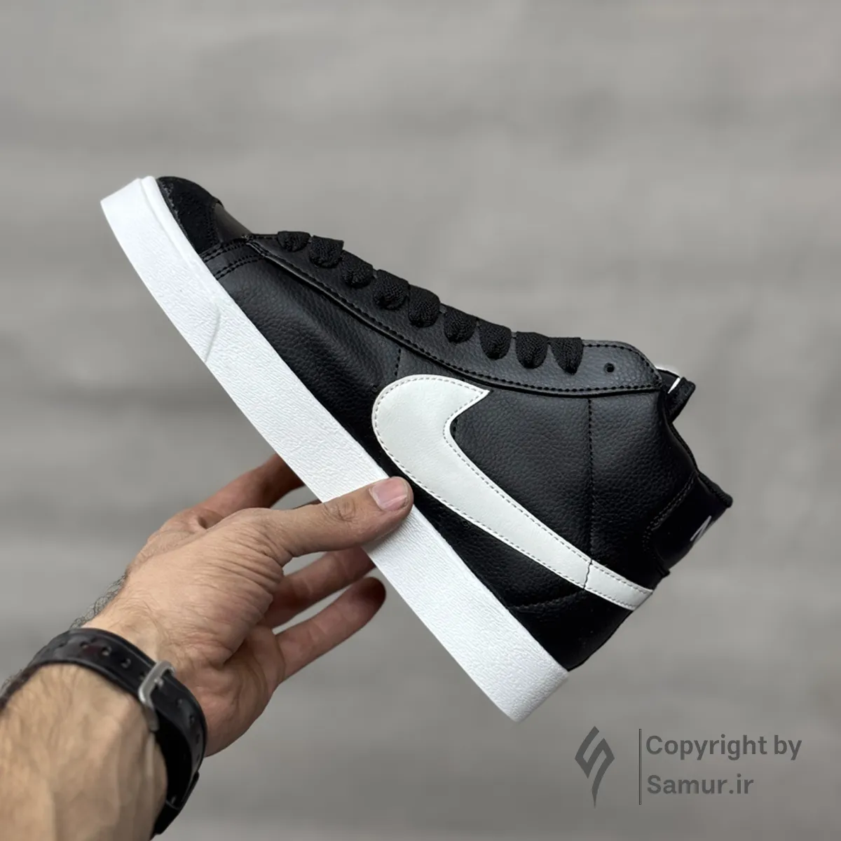 گالری تصاویر کتونی نایک بلیزر مشکی سفید ساقدار